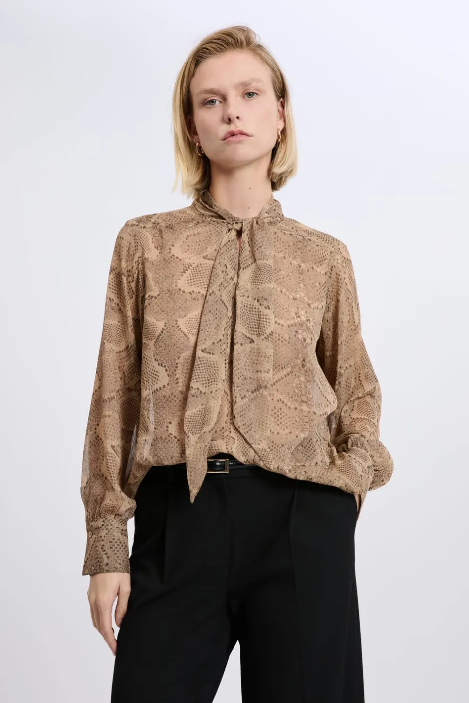 ETAM Camisas Y Blusas Estampadas|Camisas Fluidas|Blouse à nouer sur le devant imprimé serpent ECRU