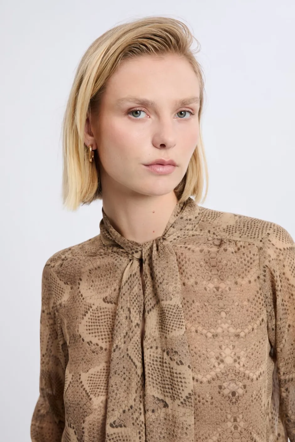 ETAM Camisas Y Blusas Estampadas|Camisas Fluidas|Blouse à nouer sur le devant imprimé serpent ECRU