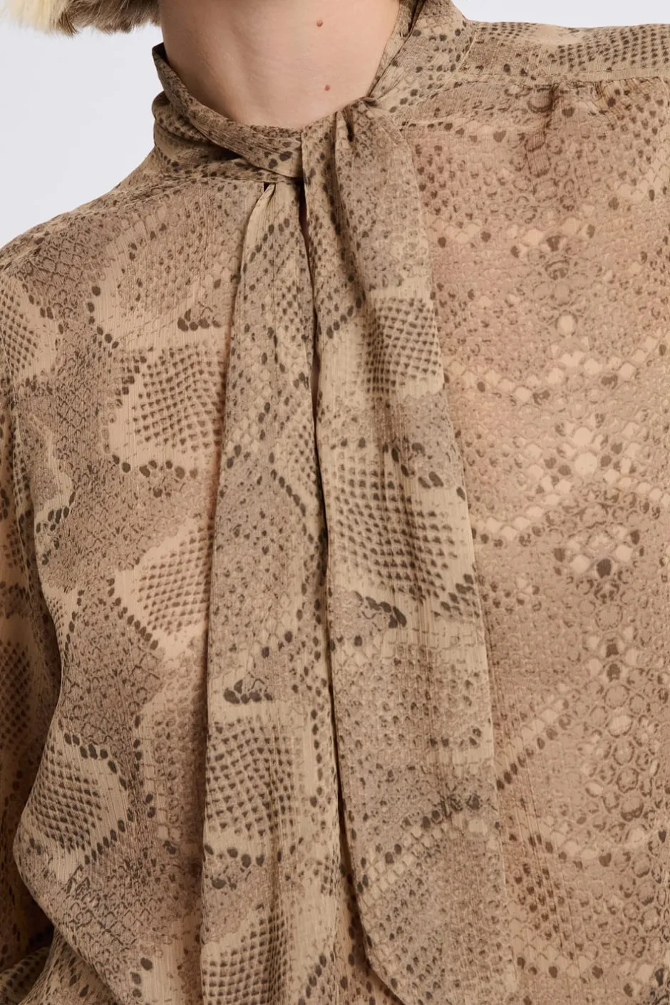 ETAM Camisas Y Blusas Estampadas|Camisas Fluidas|Blouse à nouer sur le devant imprimé serpent ECRU