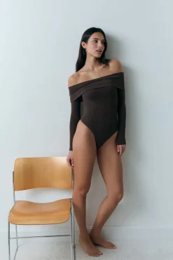 ETAM Bodys|Body con hombros descubiertos CHOCOLATE