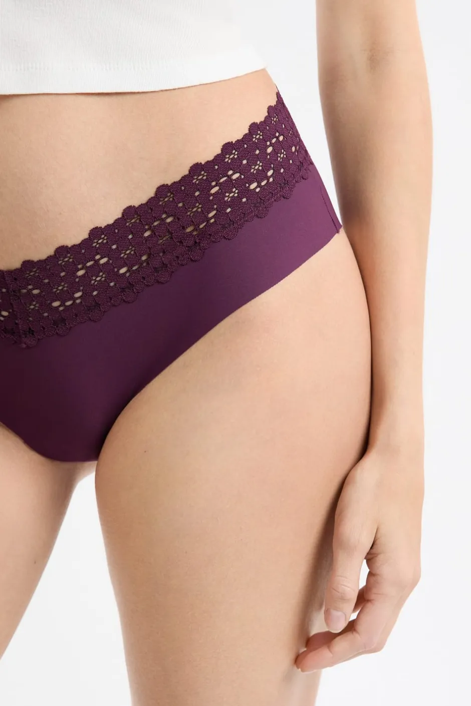ETAM Brasileña|Braguitas Party|Braga brasileña de cintura baja en forma de V de microfibra y encaje MORADO