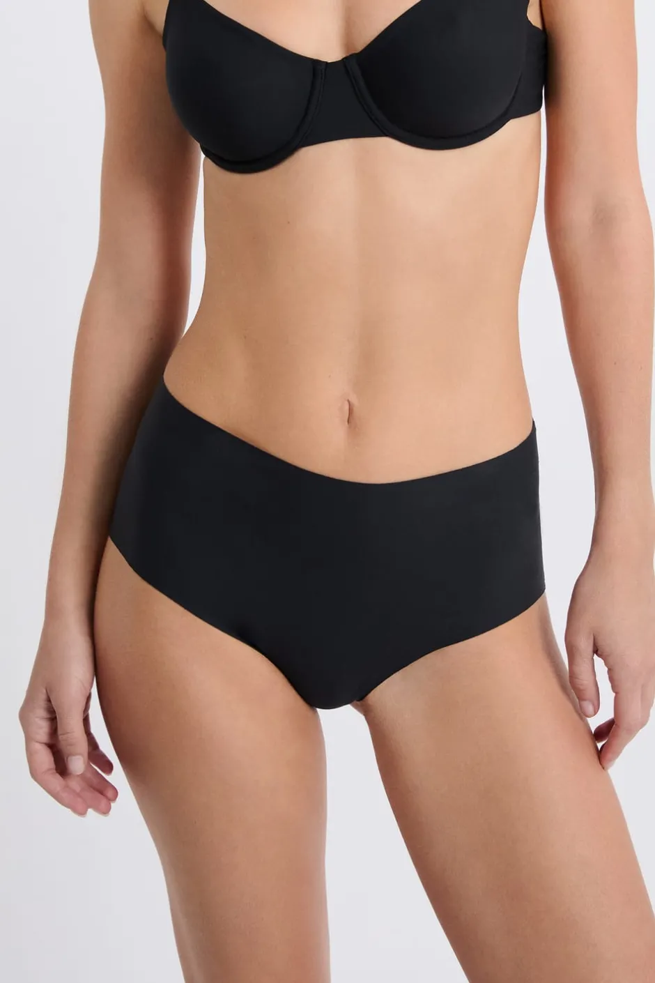 ETAM Braguitas Invisibles|Talle Alto|Braguita midi de microfibra NEGRO