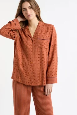 ETAM Los Pijamas Más Responsables|Partes De Arriba De Pijama|Camisa de pijama con estampado de corazones MARRÓN
