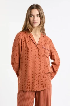 ETAM Los Pijamas Más Responsables|Partes De Arriba De Pijama|Camisa de pijama con estampado de corazones MARRÓN