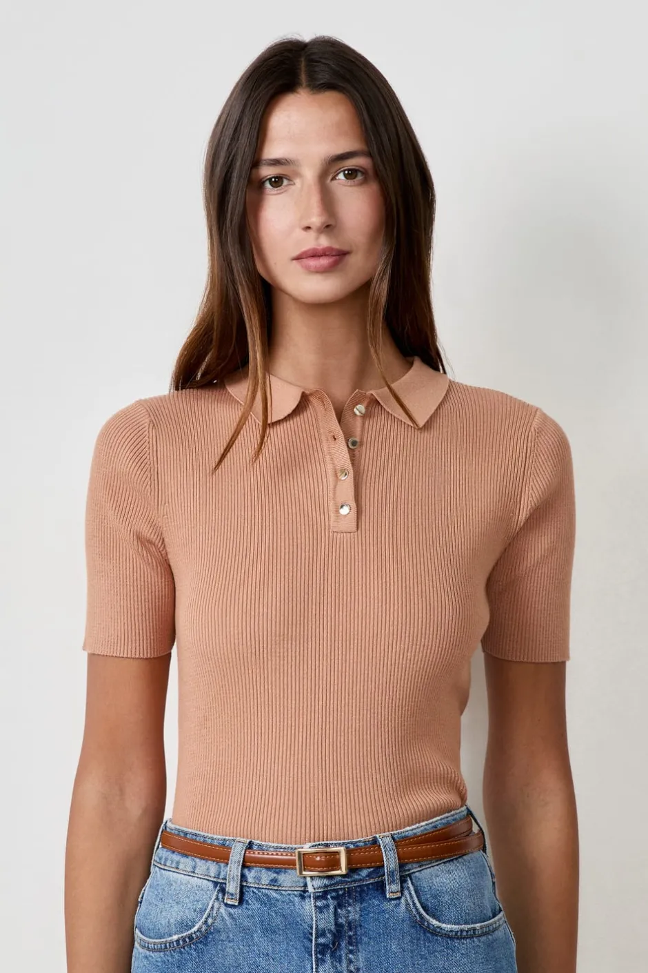 ETAM Manga Corta|Básicas|Camiseta acanalada de manga corta con cuello abotonado BEIGE