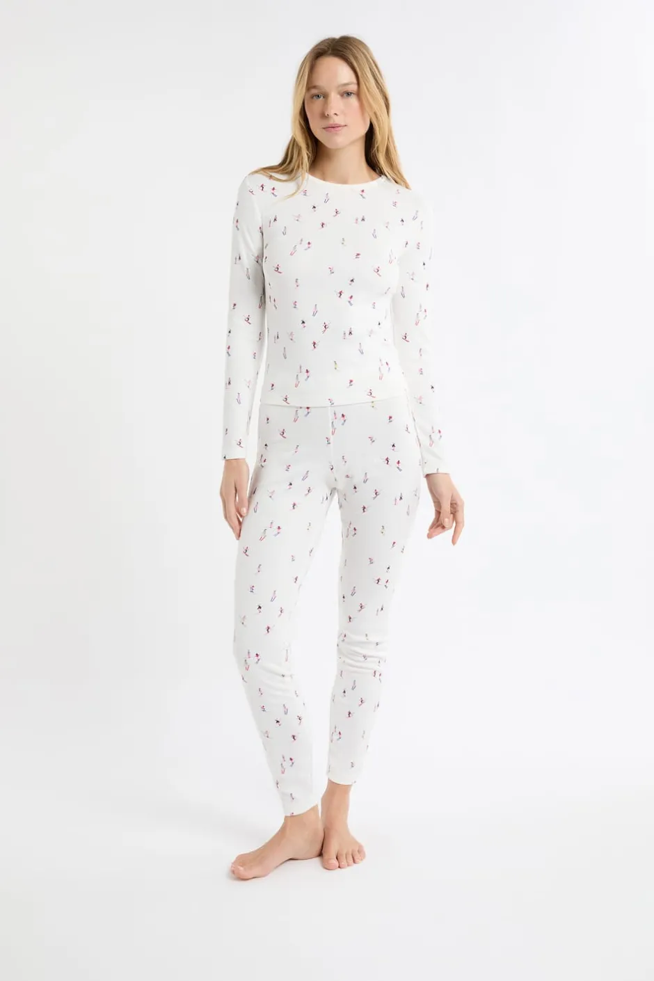 ETAM Los Pijamas Más Responsables|Partes De Arriba De Pijama|Camiseta de pijama con estampado de esquiadores crudo