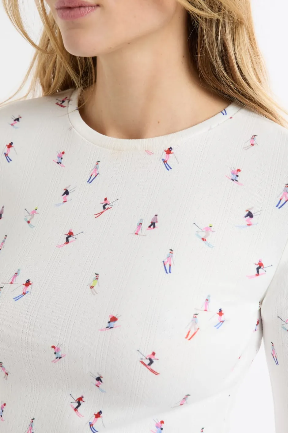 ETAM Los Pijamas Más Responsables|Partes De Arriba De Pijama|Camiseta de pijama con estampado de esquiadores crudo