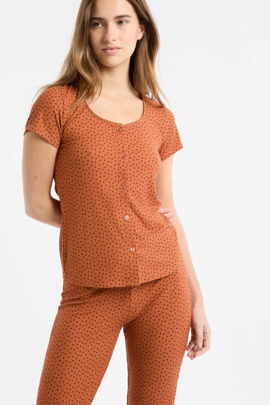 ETAM Los Pijamas Más Responsables|Partes De Arriba De Pijama|Camiseta de pijama con estampado de corazones MARRÓN