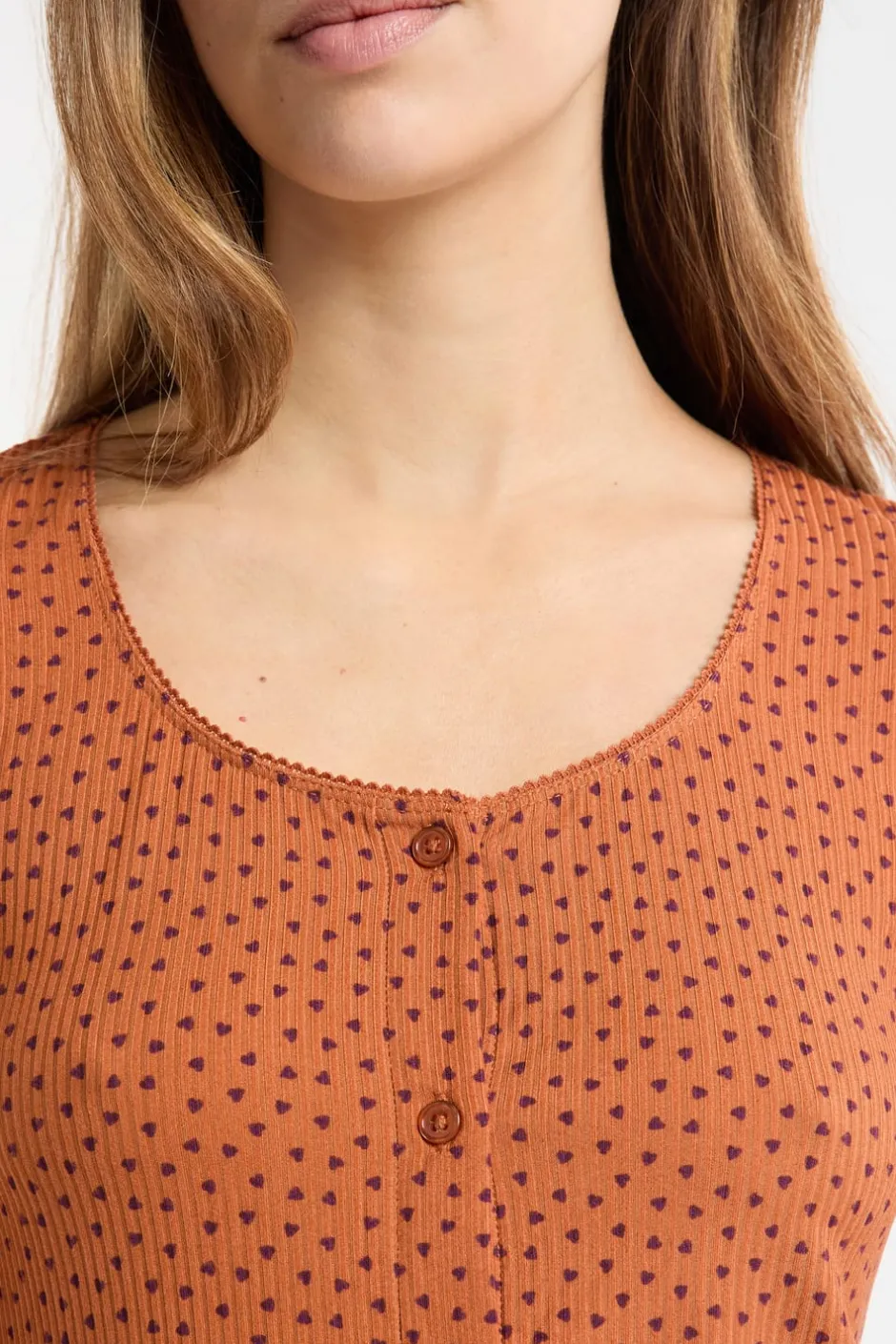 ETAM Los Pijamas Más Responsables|Partes De Arriba De Pijama|Camiseta de pijama con estampado de corazones MARRÓN