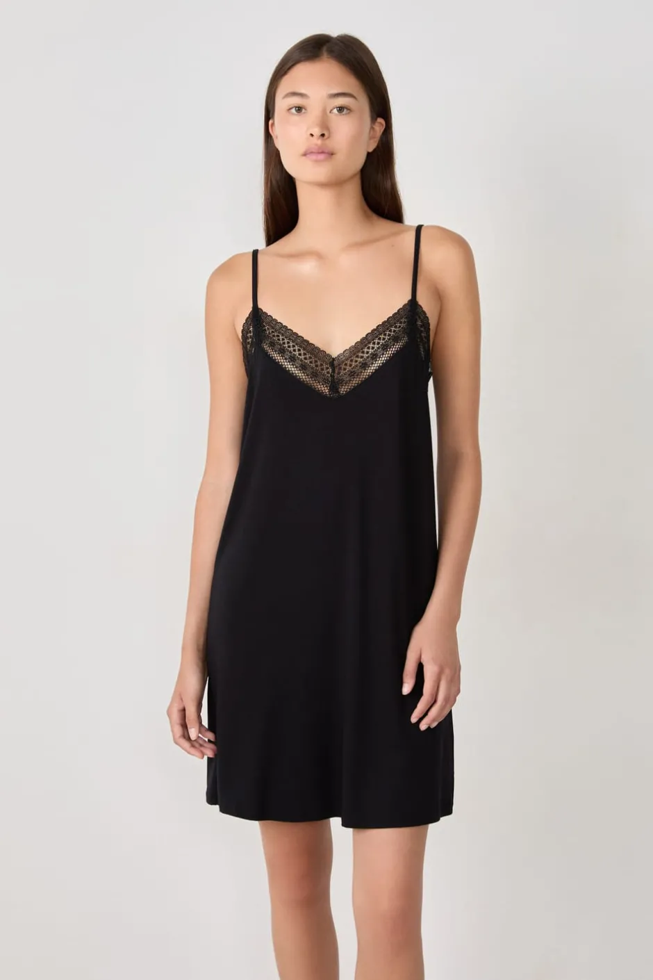 ETAM Camisones De Tirantes|Los Pijamas Más Responsables|Camisón escotado de encaje NEGRO