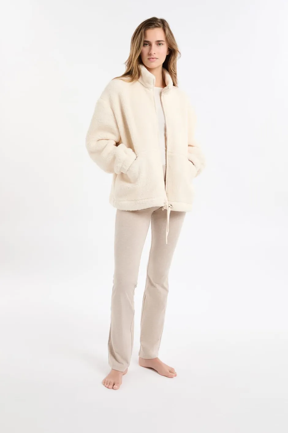 ETAM Homewear|Los Pijamas Más Responsables|Chaqueta polar oversize con cuello alto y cordón crudo