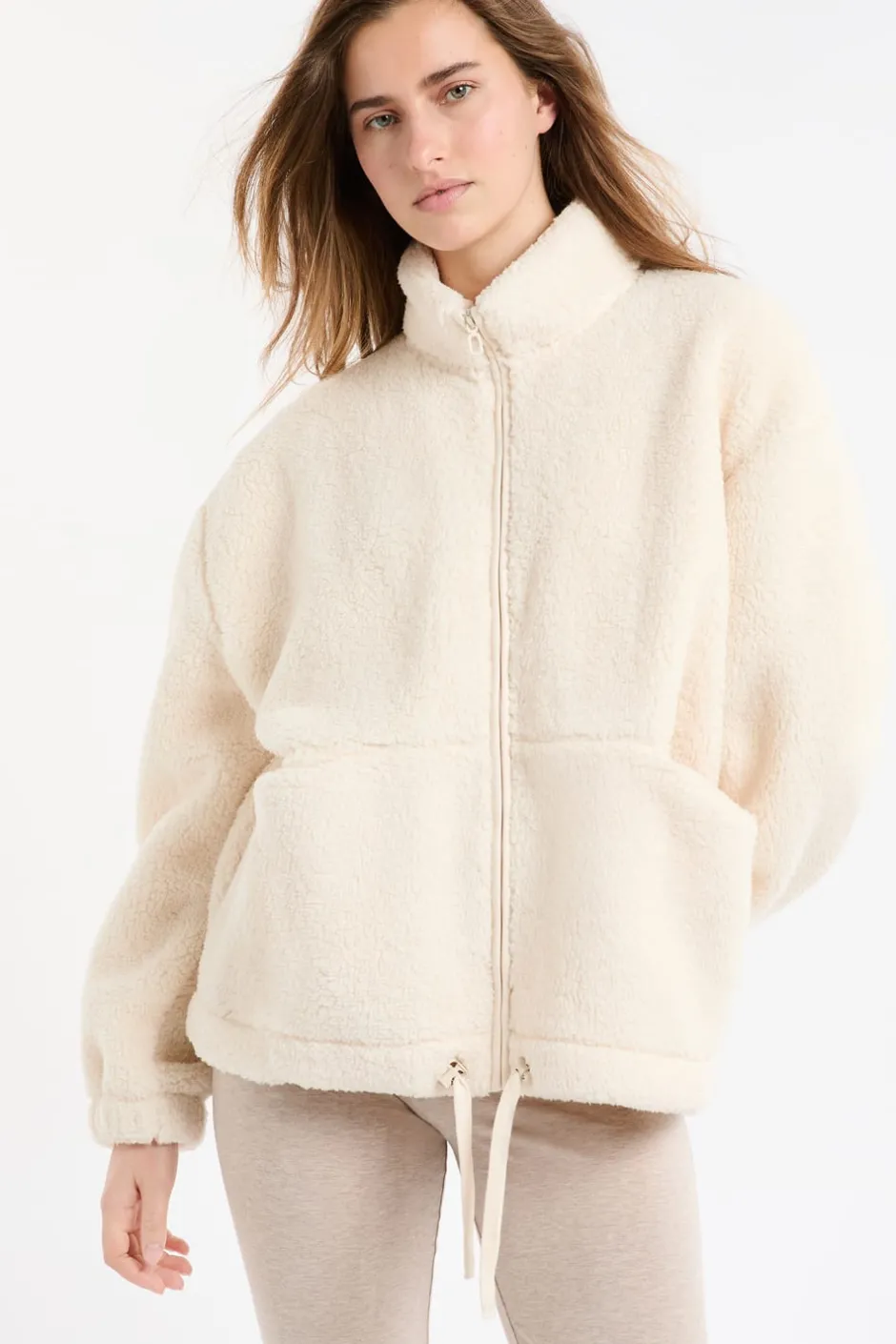 ETAM Homewear|Los Pijamas Más Responsables|Chaqueta polar oversize con cuello alto y cordón crudo