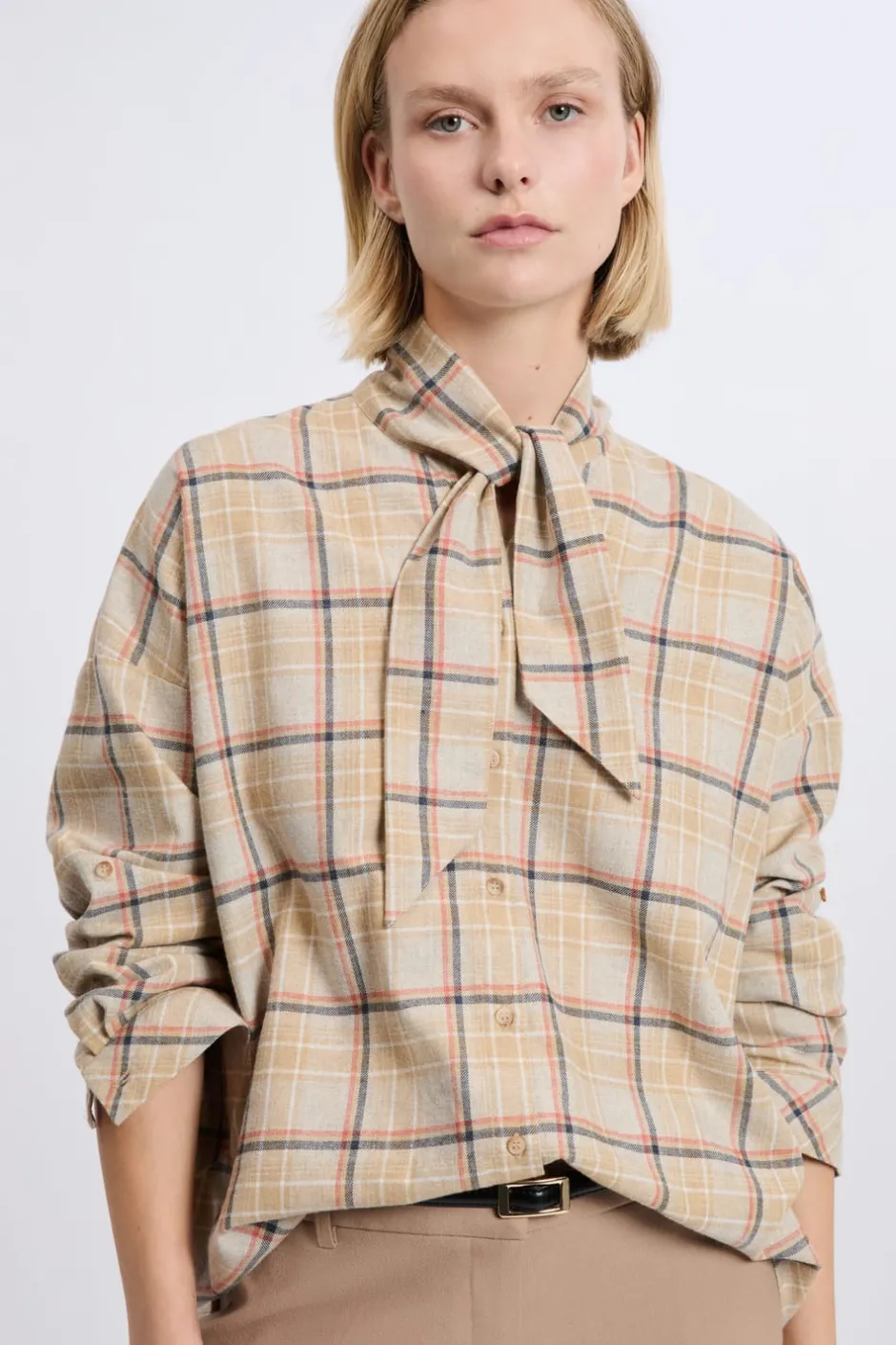 ETAM Camisas Fluidas|Camisas Chic|Chemise avec détail à nouer avec coton BEIGE