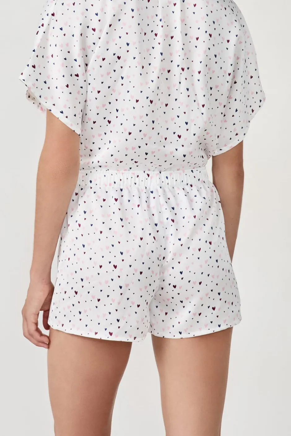 ETAM Partes De Abajo De Pijama|Los Pijamas Más Responsables|Pantalón cortos de pijama de satén con estampado de corazones MULTICOLOR