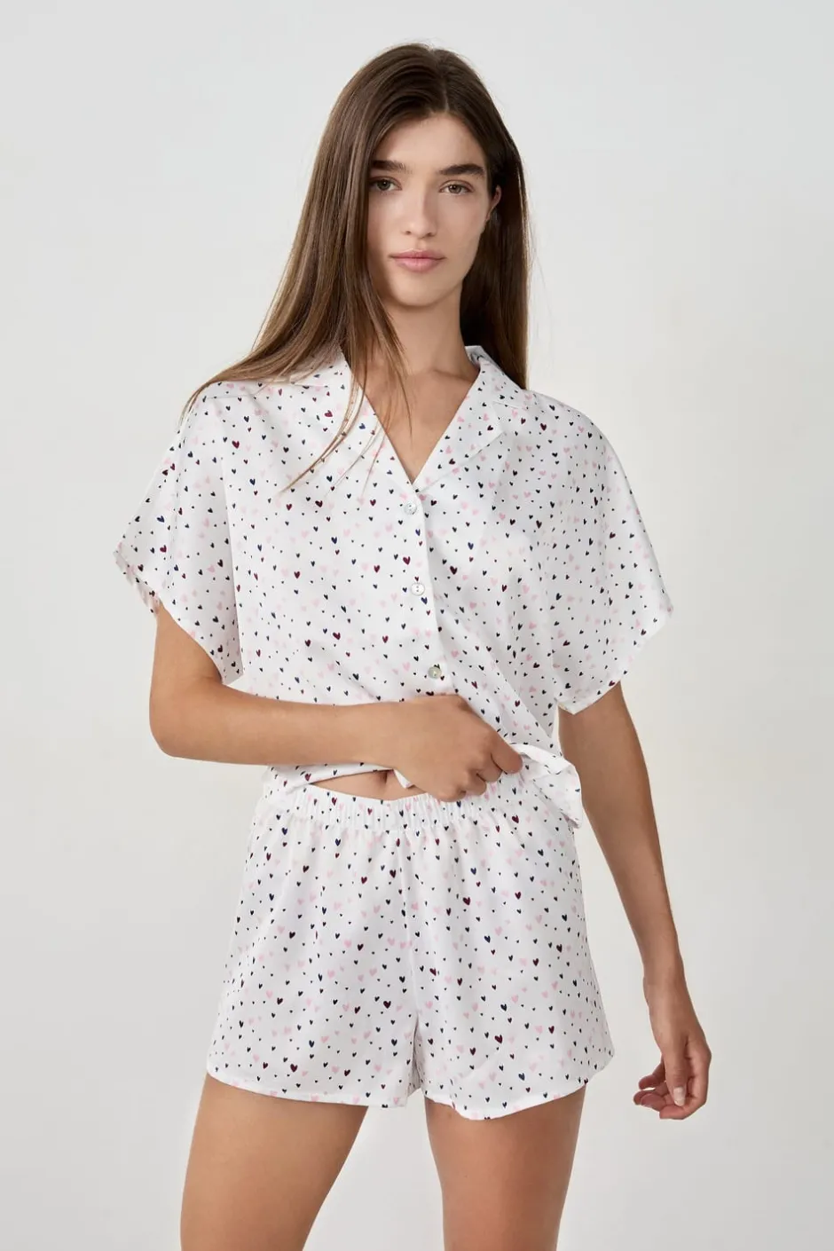 ETAM Partes De Abajo De Pijama|Los Pijamas Más Responsables|Pantalón cortos de pijama de satén con estampado de corazones MULTICOLOR