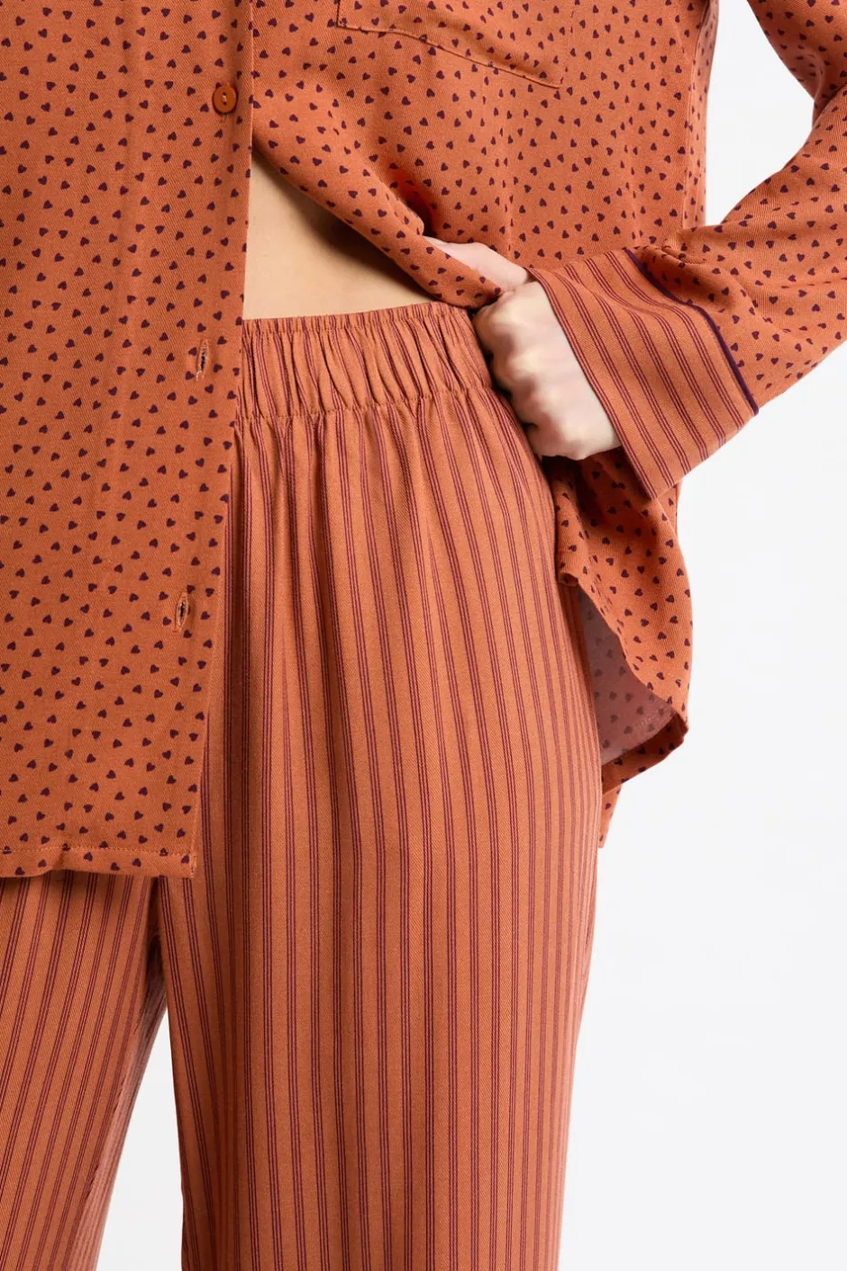 ETAM Los Pijamas Más Responsables|Partes De Abajo De Pijama|Pantalón de pijama a rayas MARRÓN