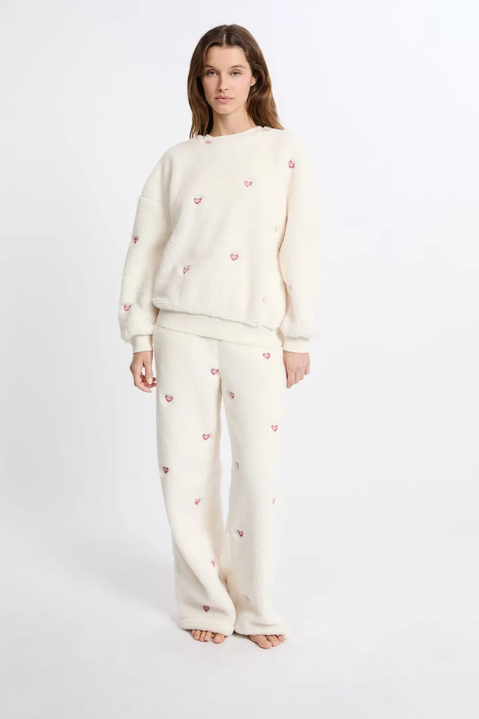 ETAM Los Pijamas Más Responsables|Pijamas Calentitos|Sudadera con estampado de corazones efecto polar CRUDO