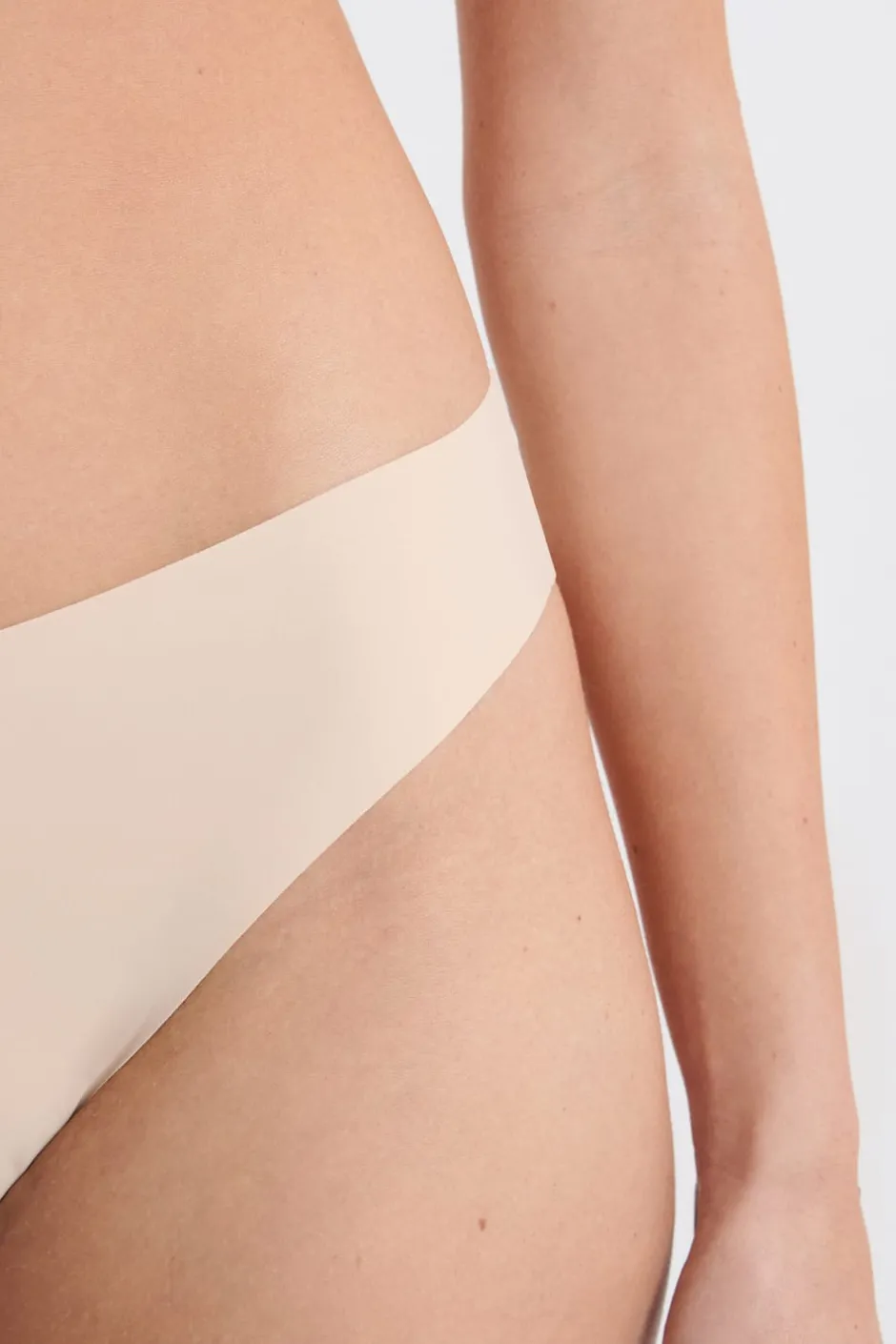 ETAM Braguitas Invisibles|Tanga Brasileño|Tanga alto de microfibra PIEL