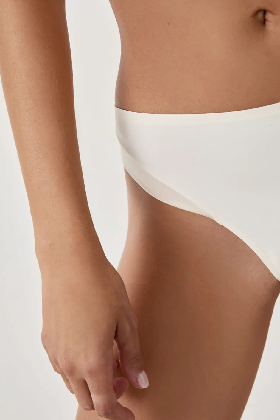 ETAM Braguitas Invisibles|Tanga Brasileño|Tanga de microfibra satinada CRUDO