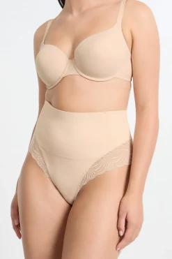 ETAM Braguitas Moldeadoras|Talle Alto|Tanga de talle alto moldeador con detalles de encaje - Sujeción media C.BEIGE