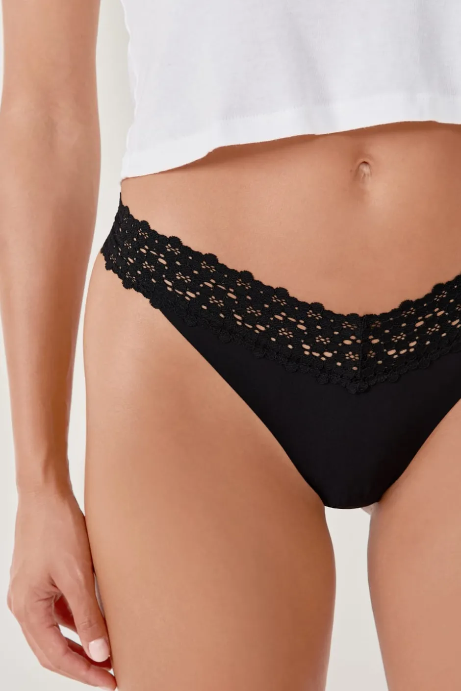 ETAM Tanga Brasileño|Braguitas Party|Tanga en V de microfibra y encaje NEGRO