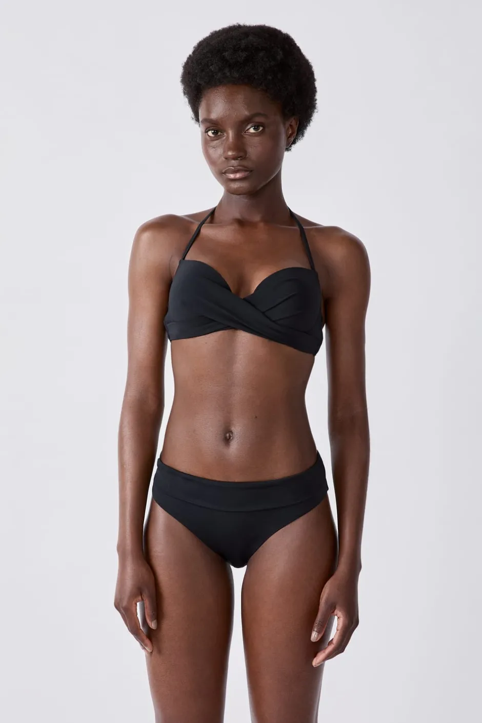 ETAM Push Up|Top bikini push-up La modelo mide 1m79 y lleva la talla S