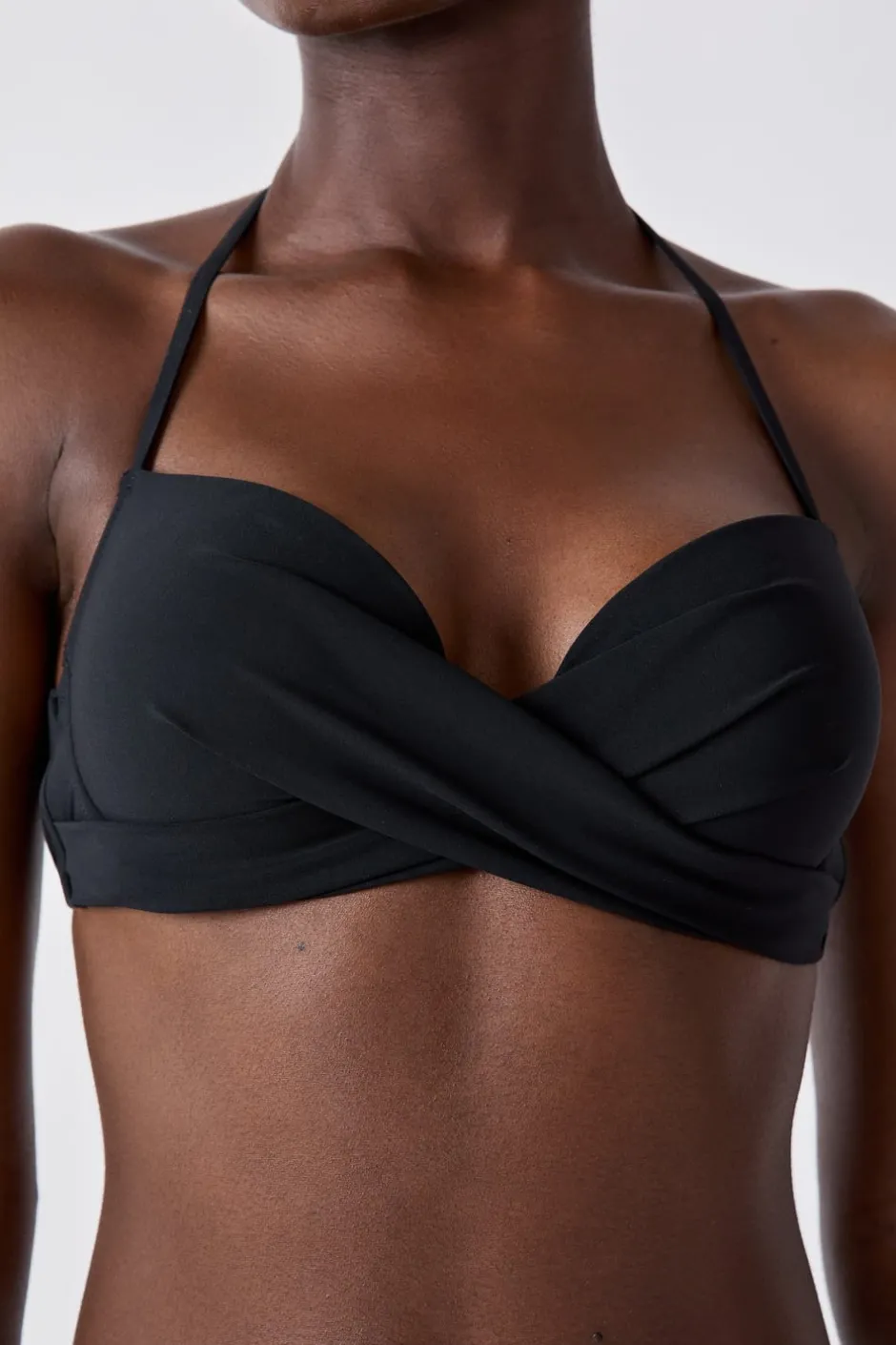 ETAM Push Up|Top bikini push-up La modelo mide 1m79 y lleva la talla S