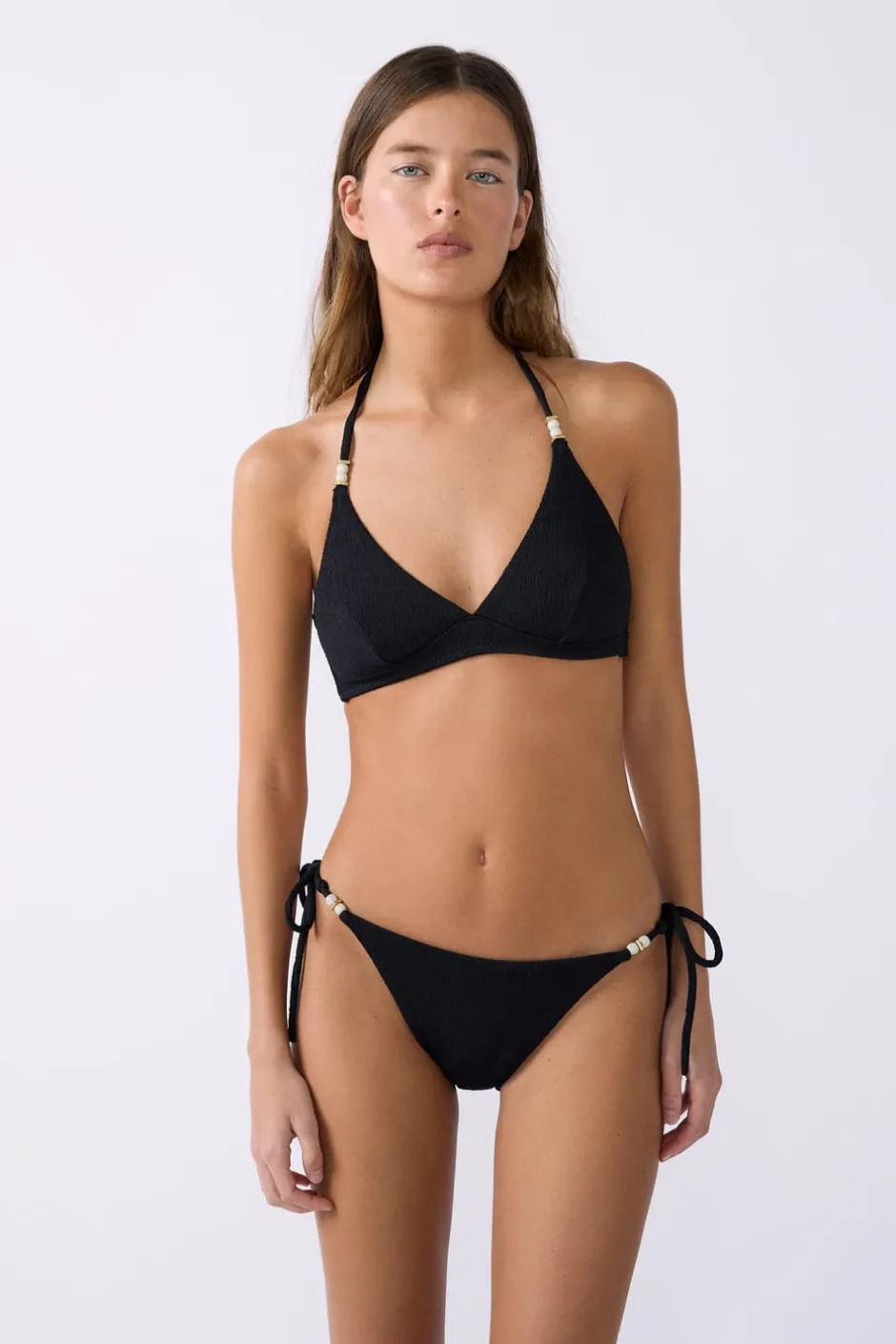 ETAM Triángulos|Top bikini triangular detalles perlas NEGRO