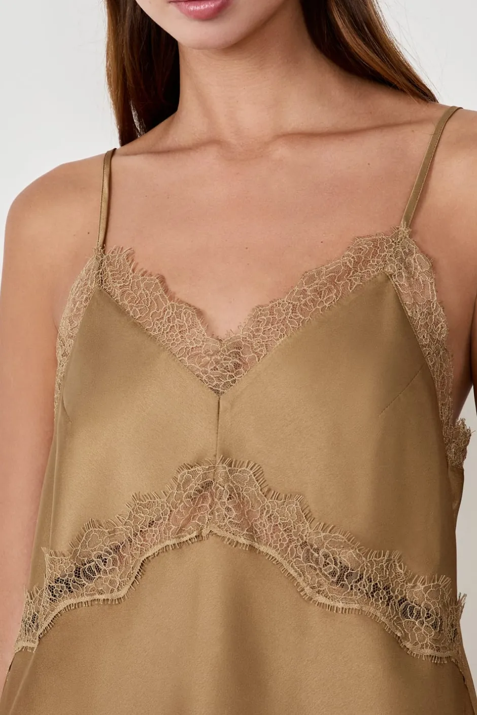 ETAM Cuello En V|Tops Sin Mangas|Top con cuello de encaje CAQUI