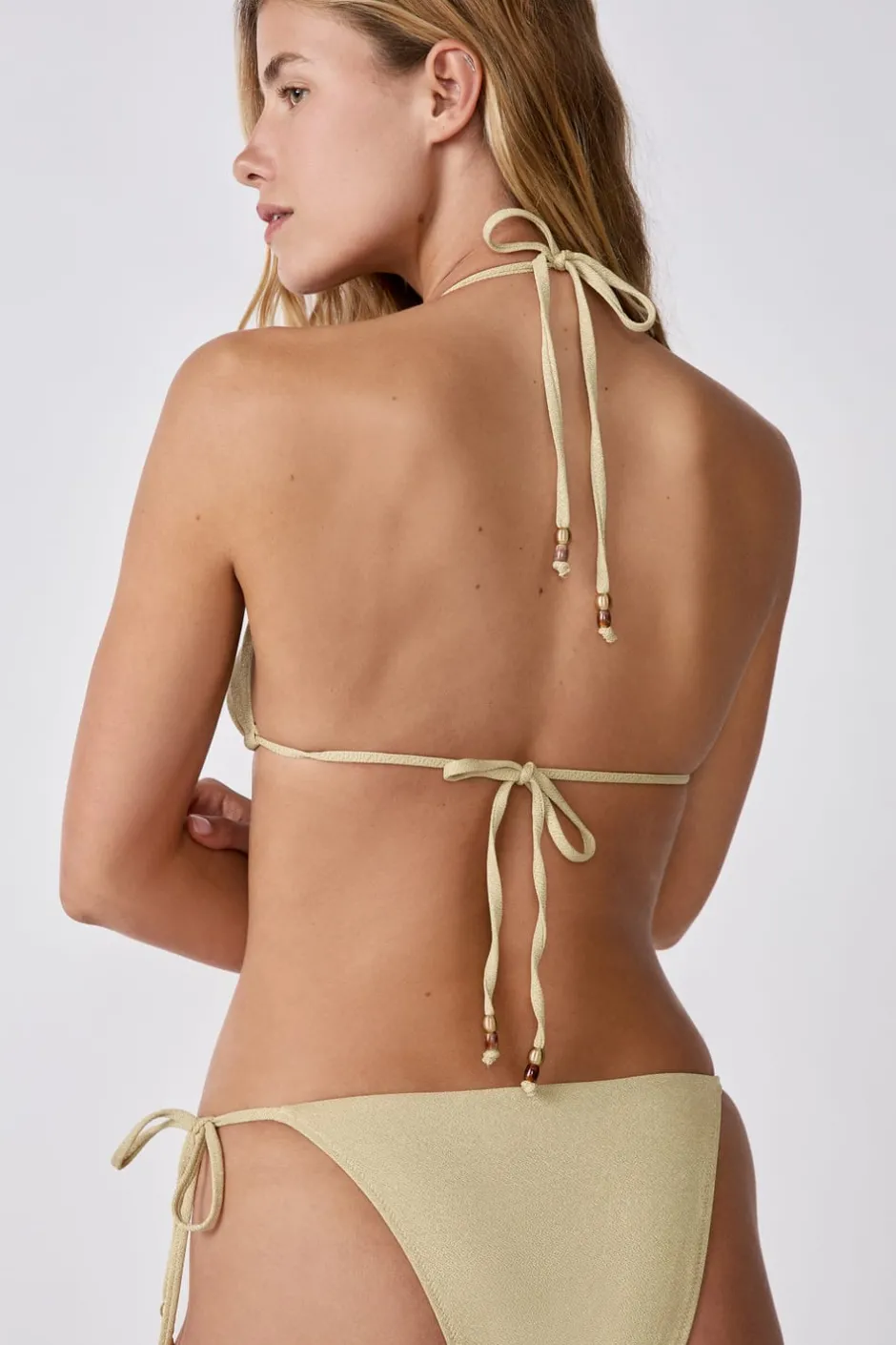 ETAM Triángulos|Top de bikini triangular sin aros brillante DORADO
