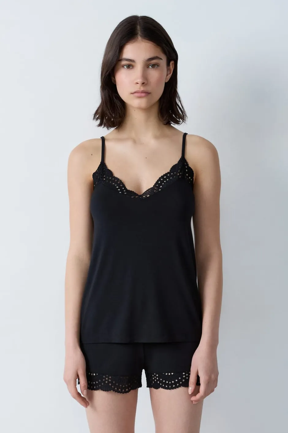 ETAM Partes De Arriba De Pijama|Los Pijamas Más Responsables|Top de modal con escote de encaje NEGRO