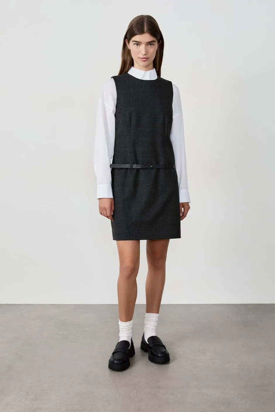 ETAM Vestidos Cortos|Vestidos|Vestido corto sin mangas con cinturón GRIS
